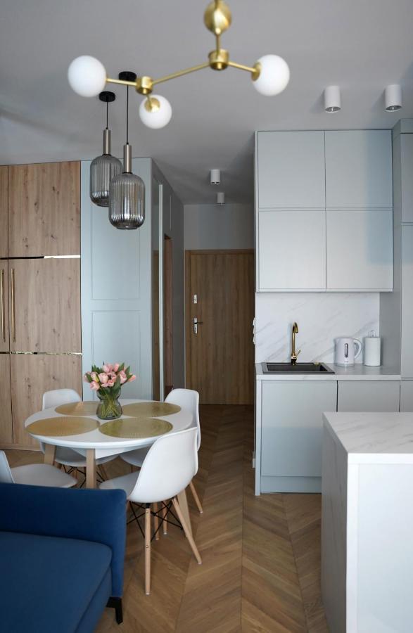 Apartamenty Metro Targowek 27 Warsaw Exterior photo
